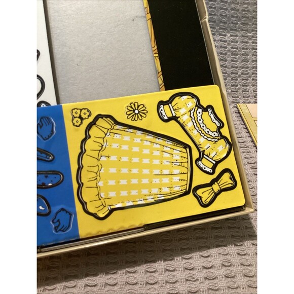 2017 Holly Hobbie Colorforms Classics Dress Up Set Toy Paper Doll with 4 Outfits - Picture 12 of 16